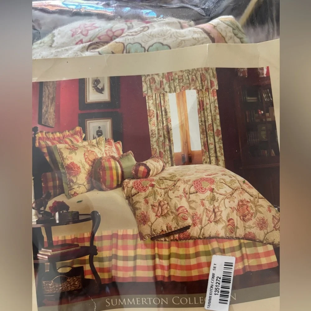 ROSE TREE SUMMERTON Floral Reversible Queen Comforter - Picture 2 of 4